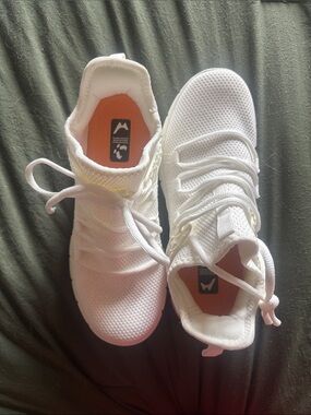 Women’s White Knit Athletic Sneakers with Cushioned Support